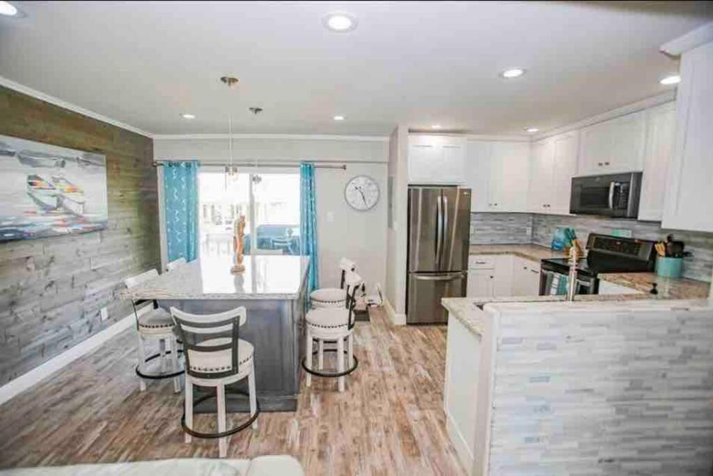 Beachfront Retreat! 3 Steps To Walkover! Surfside Beach Exteriér fotografie