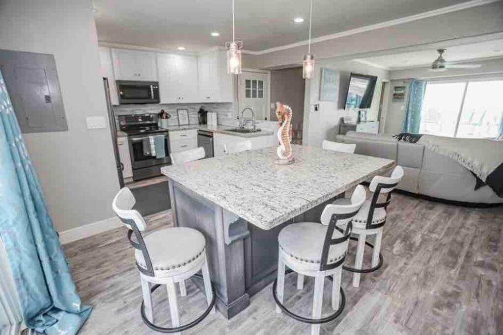 Beachfront Retreat! 3 Steps To Walkover! Surfside Beach Exteriér fotografie